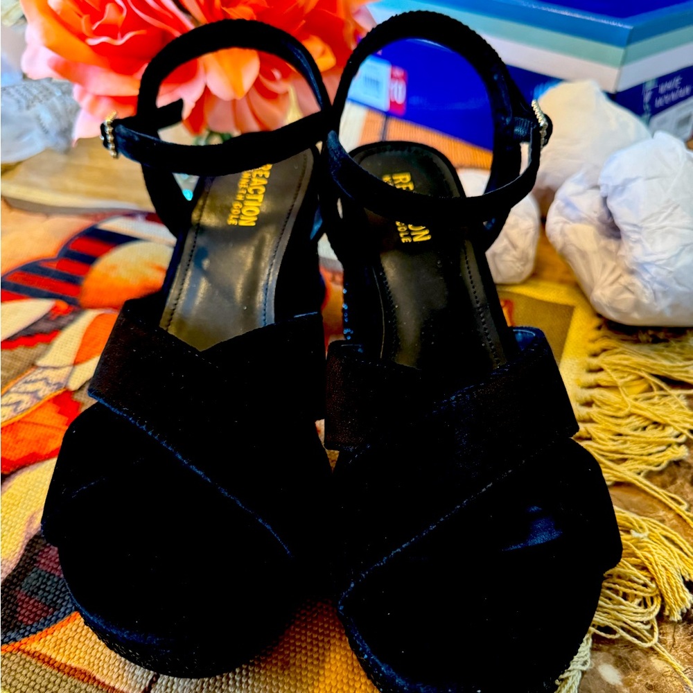 Kenneth Cole Reaction Reeva Platform Sandal NIB 10M
